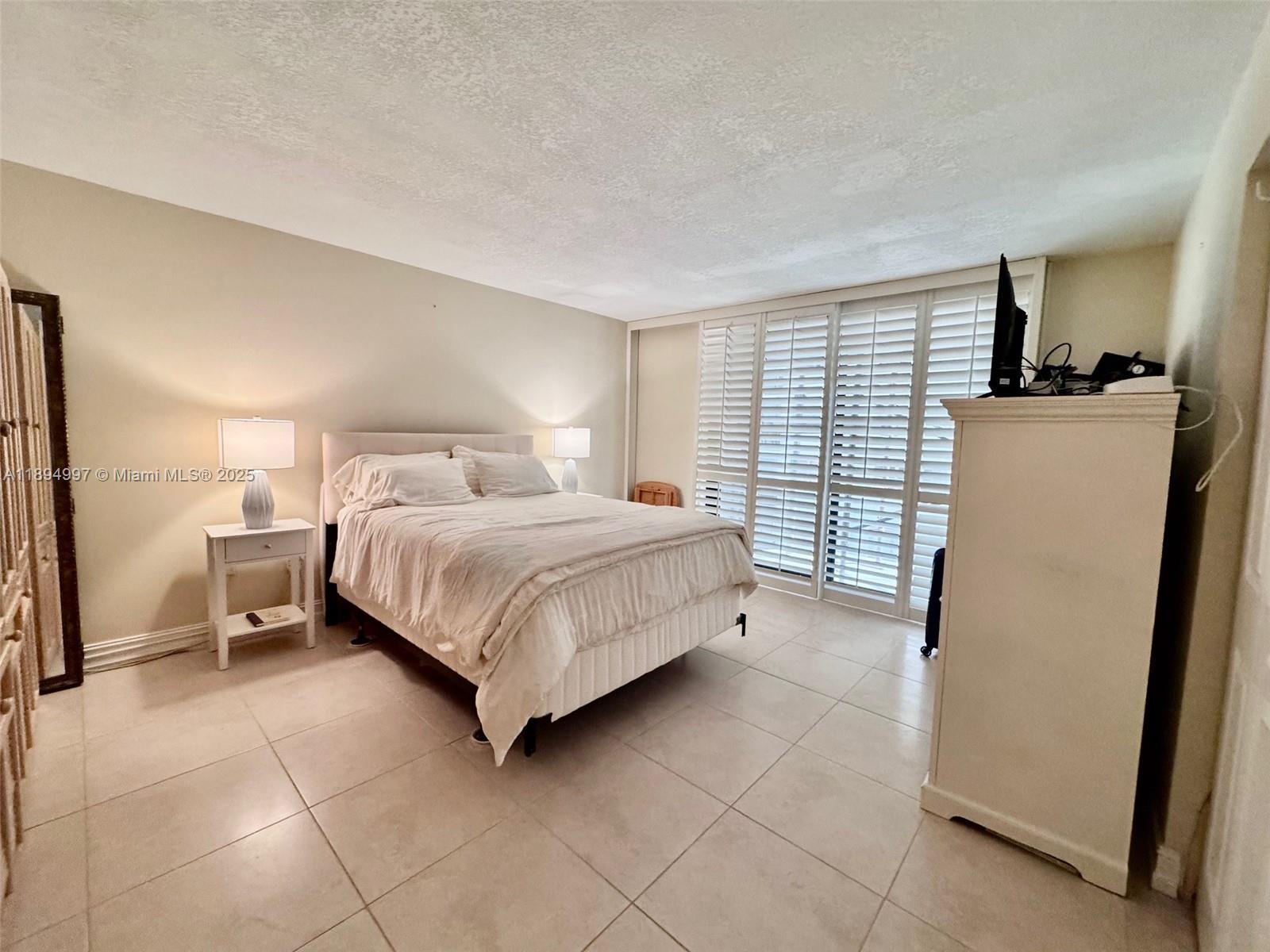 LE TRIANON CONDO - Residential Lease