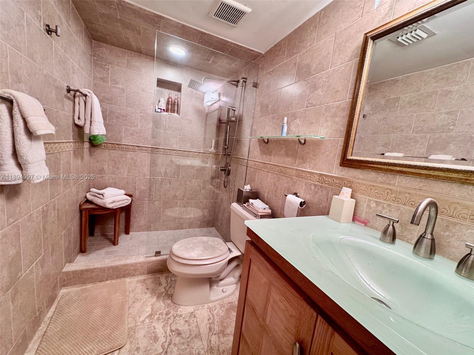LE TRIANON CONDO - Residential Lease