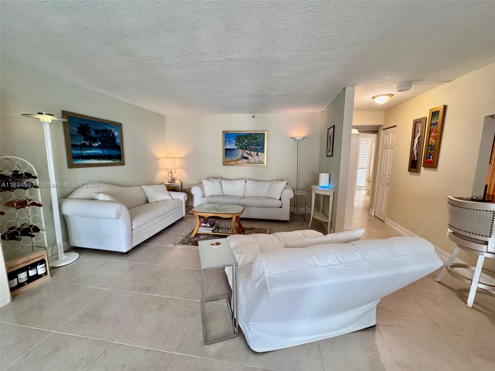 LE TRIANON CONDO - Residential Lease