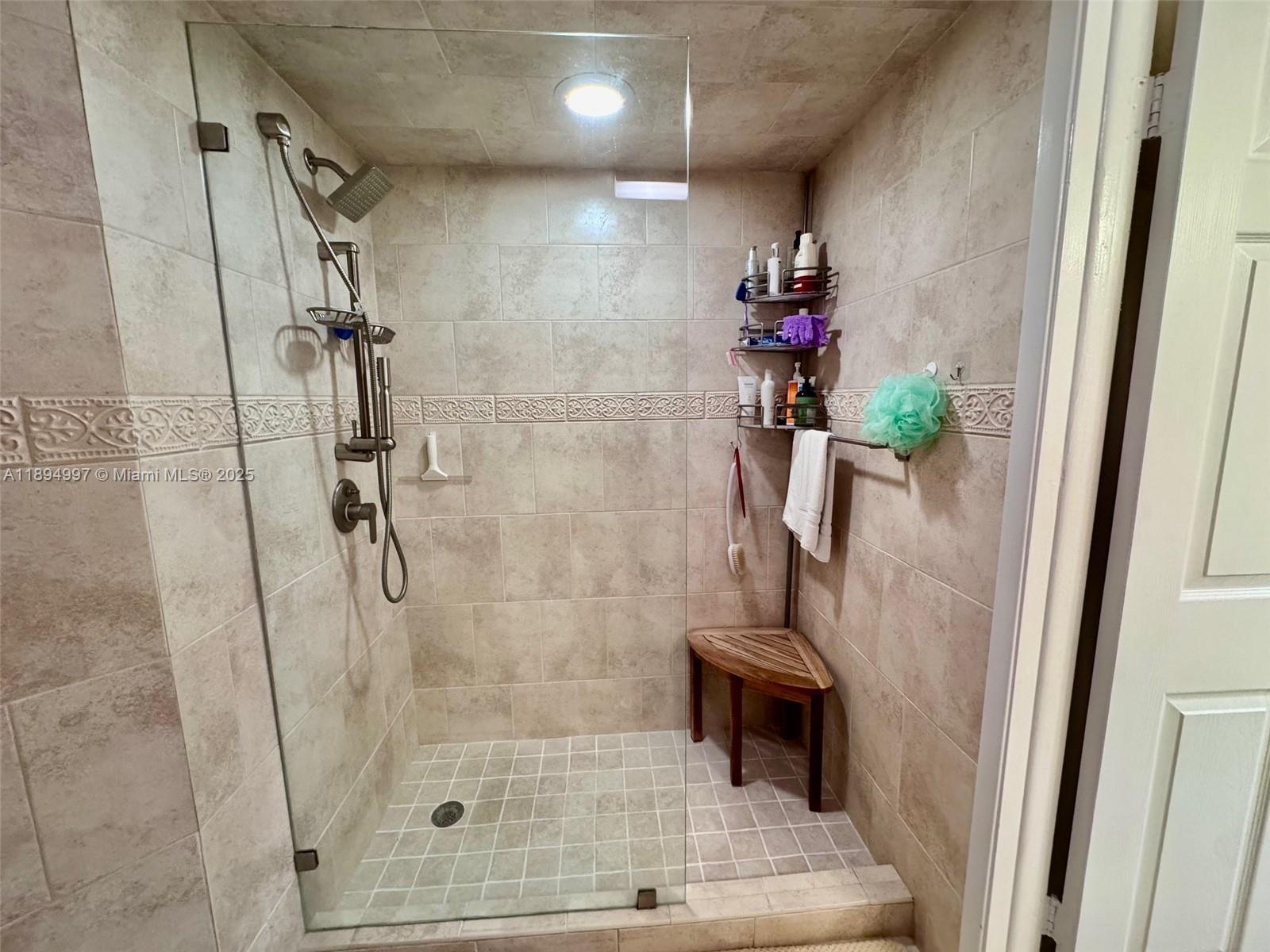 LE TRIANON CONDO - Residential Lease