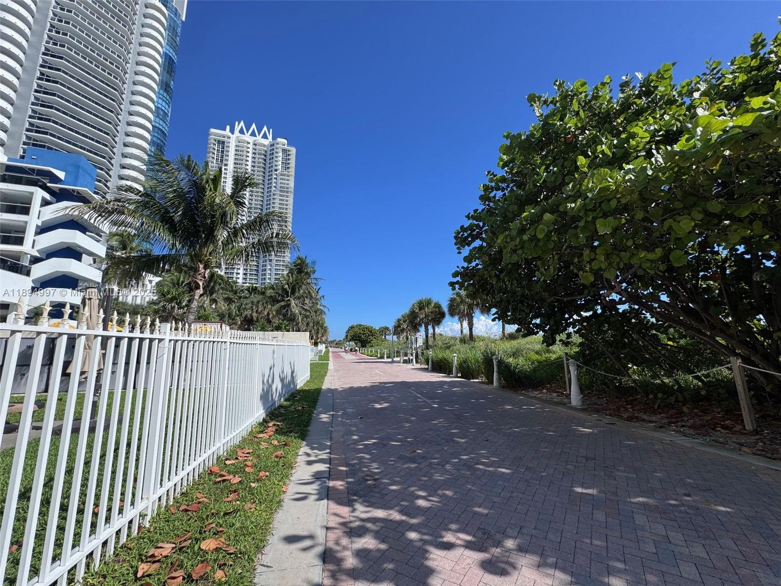 LE TRIANON CONDO - Residential Lease