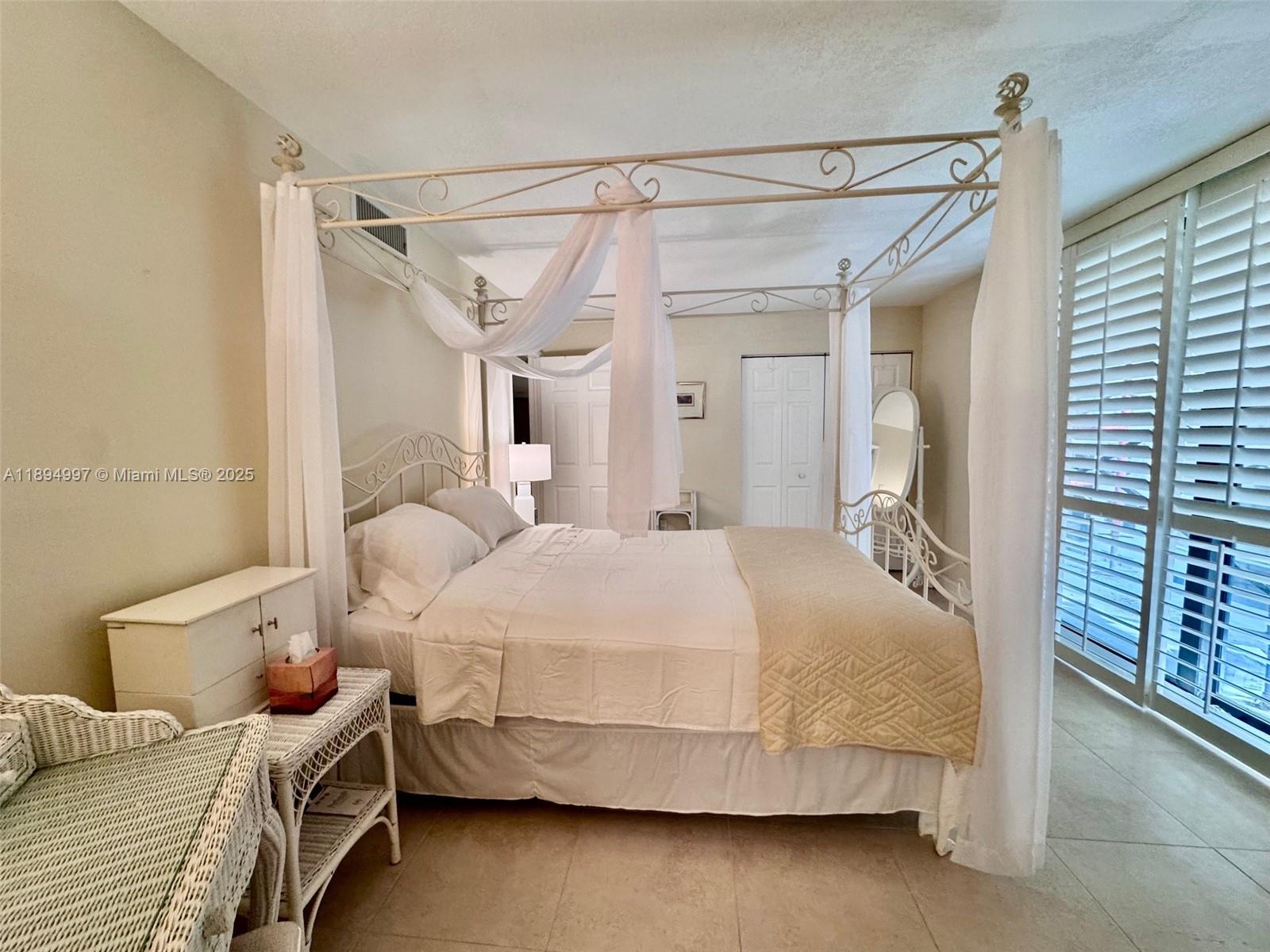 LE TRIANON CONDO - Residential Lease
