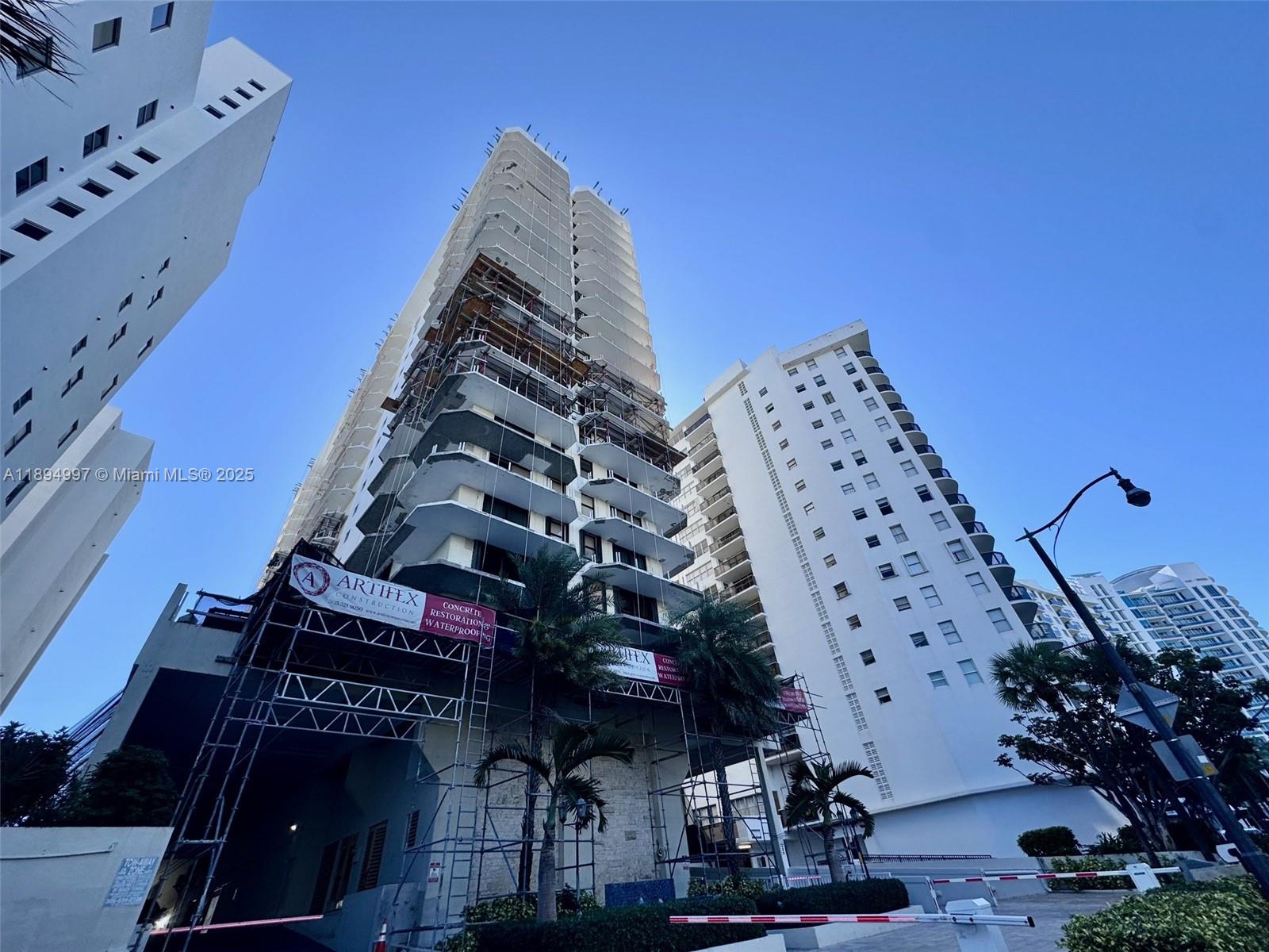 LE TRIANON CONDO - Residential Lease
