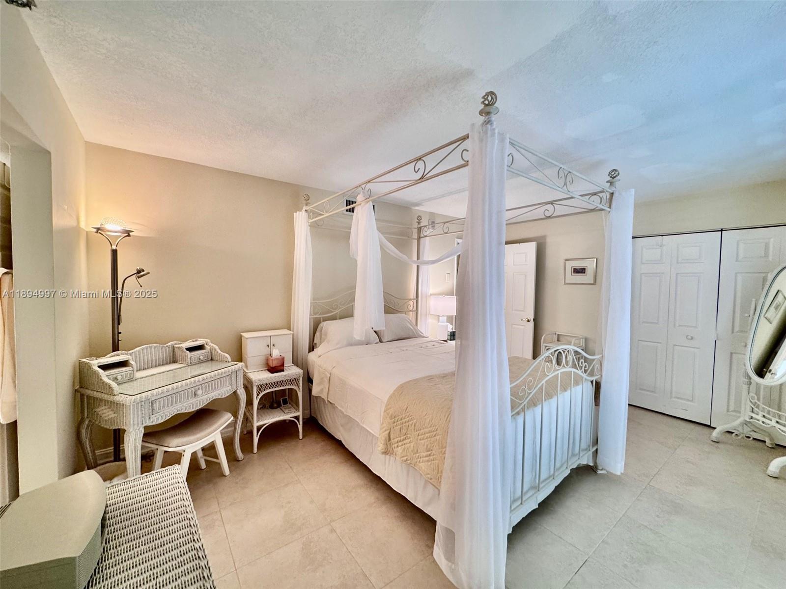 LE TRIANON CONDO - Residential Lease