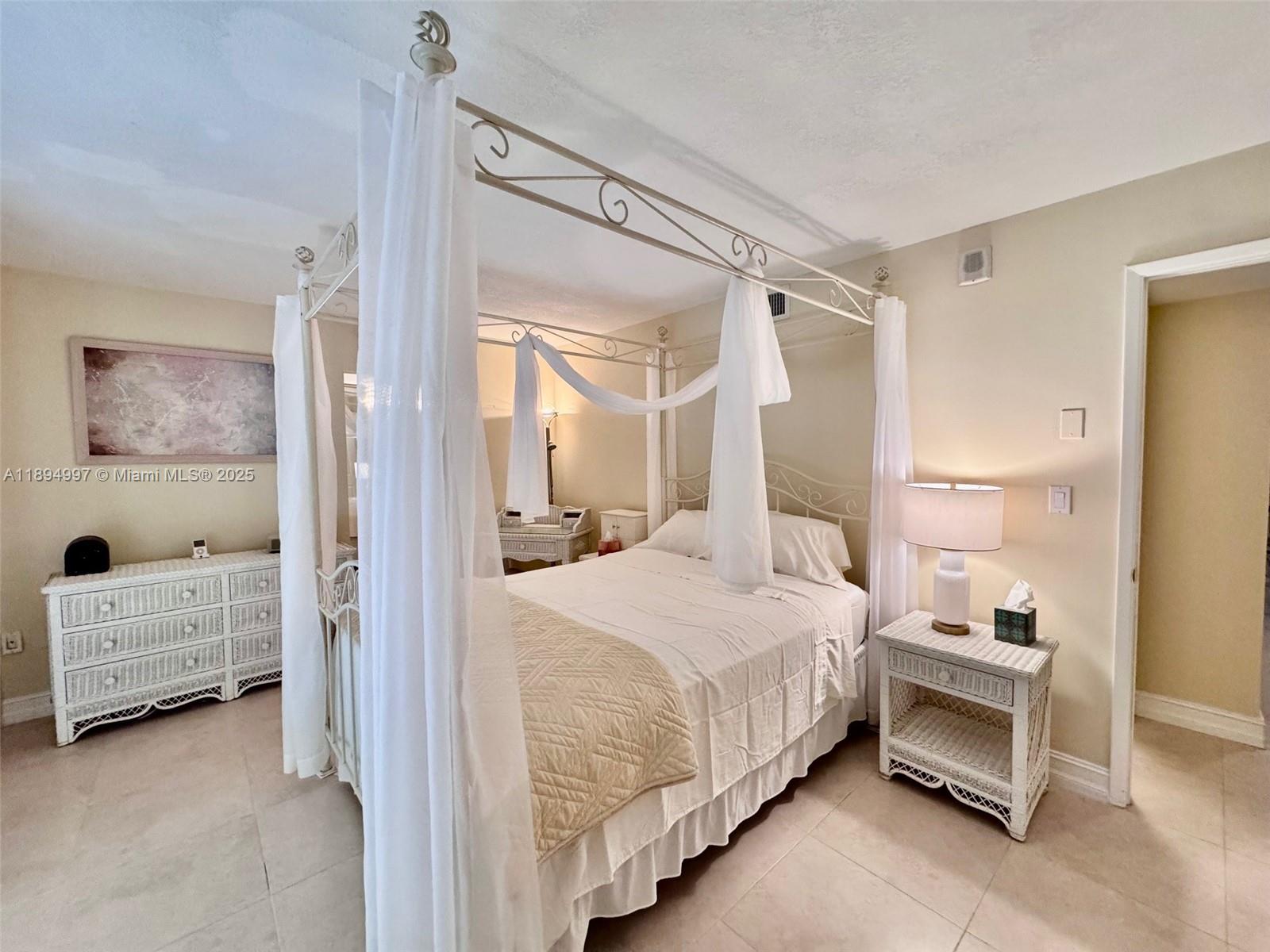LE TRIANON CONDO - Residential Lease
