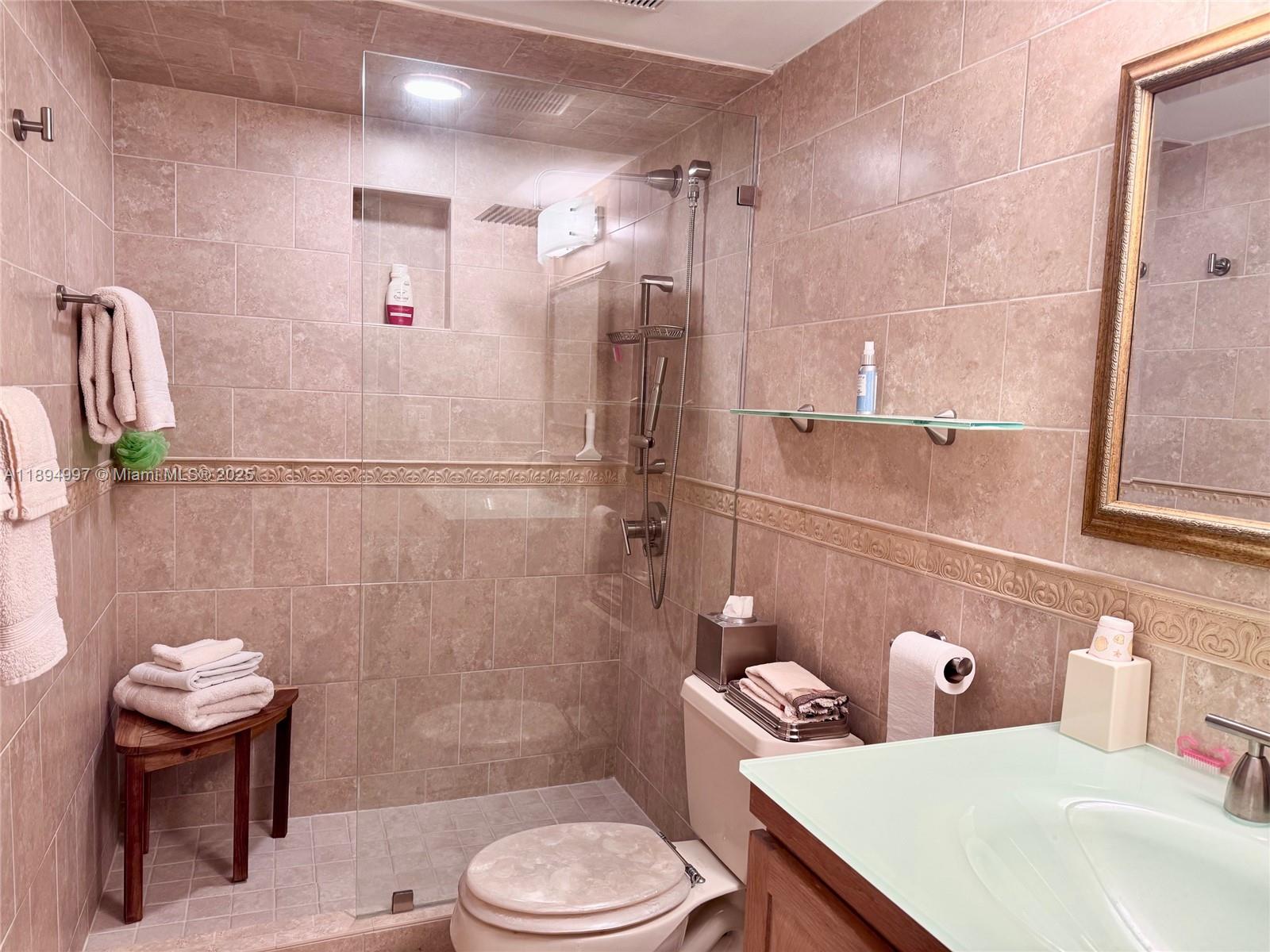 LE TRIANON CONDO - Residential Lease