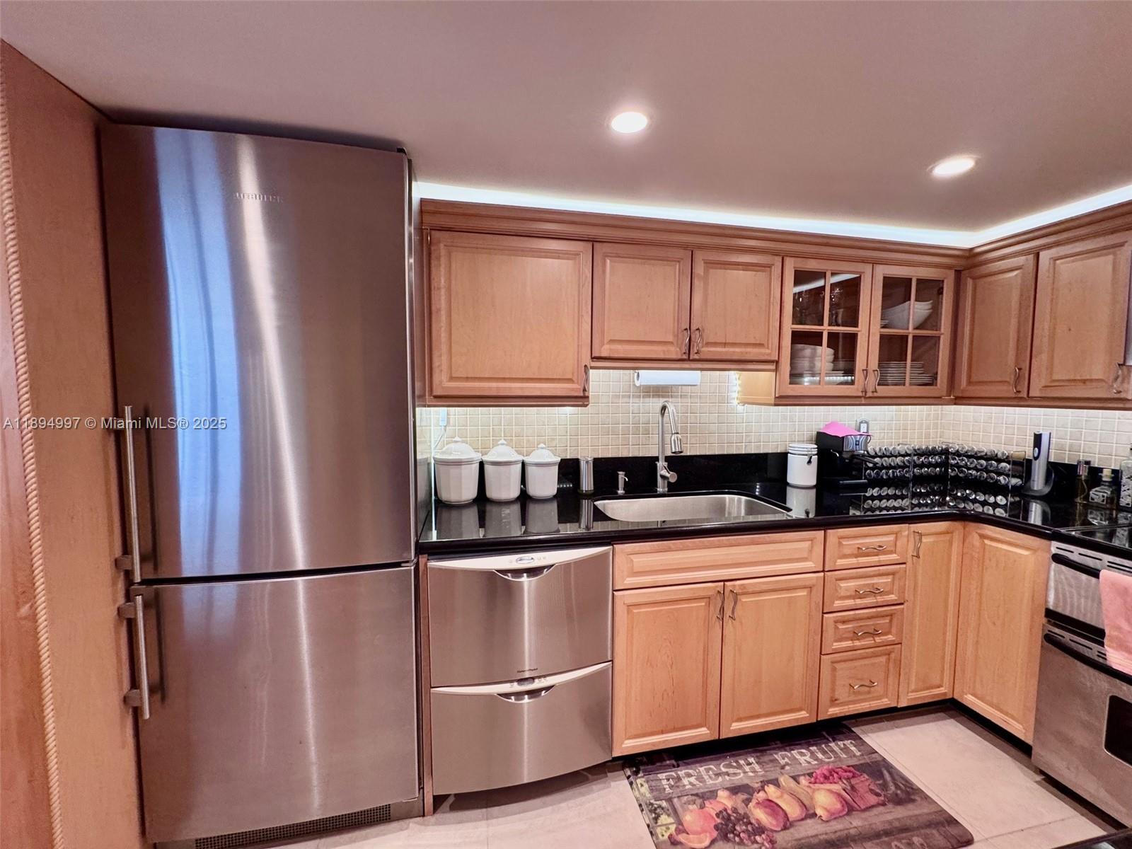 LE TRIANON CONDO - Residential Lease