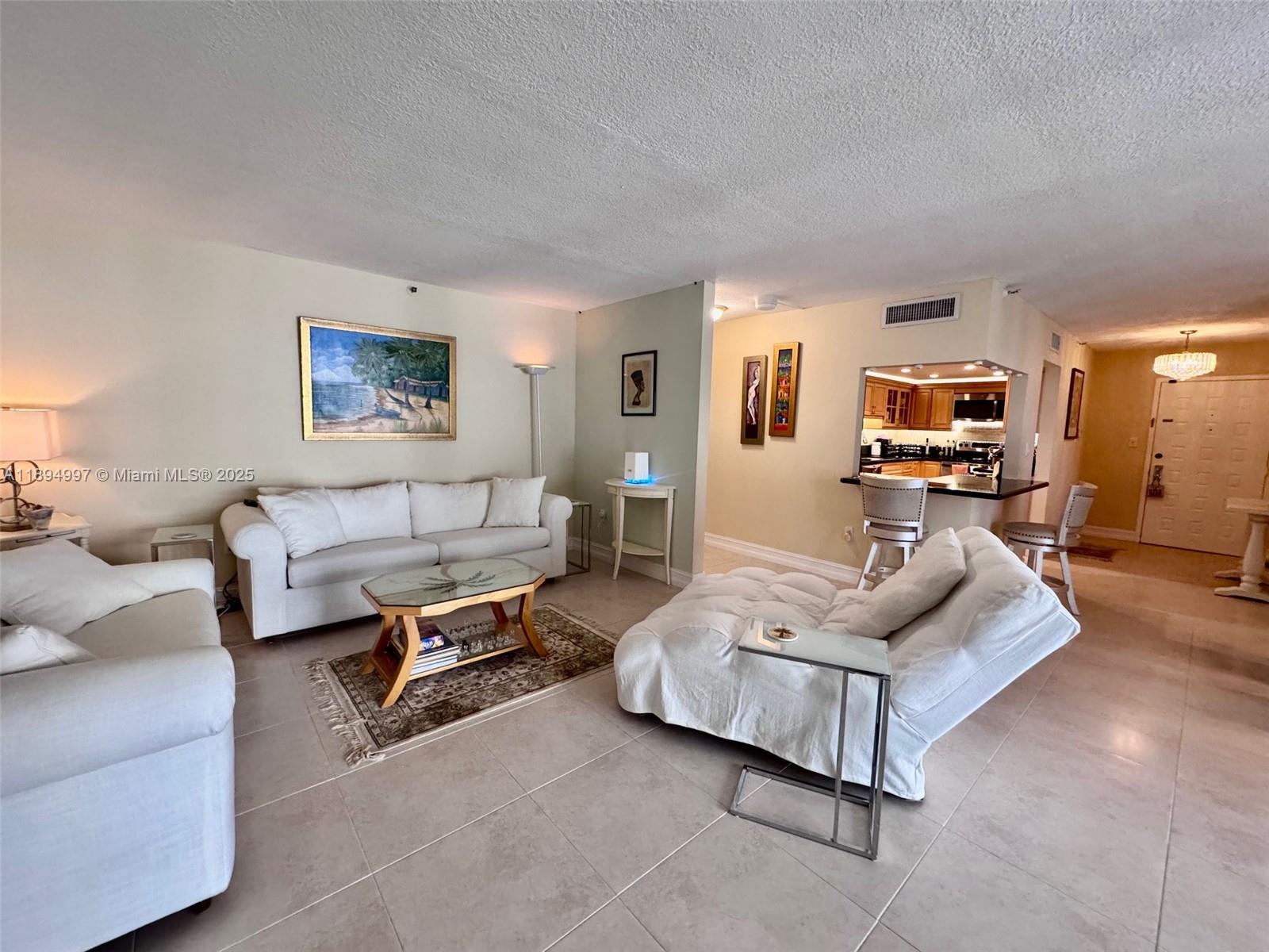 LE TRIANON CONDO - Residential Lease