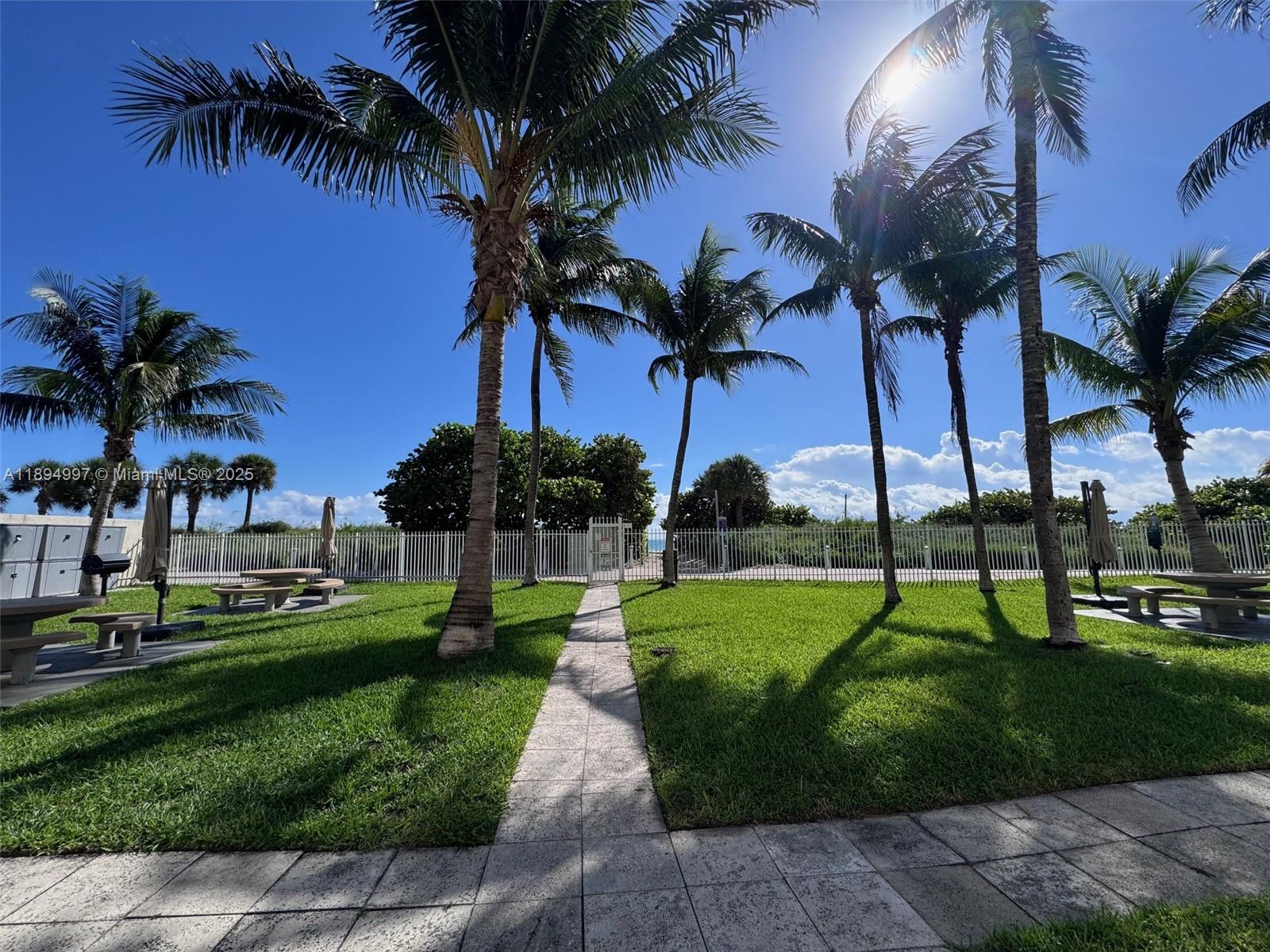 LE TRIANON CONDO - Residential Lease