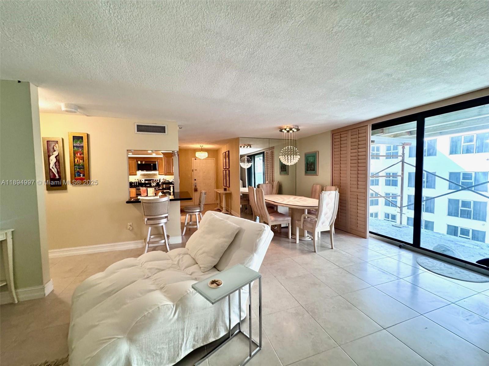 LE TRIANON CONDO - Residential Lease