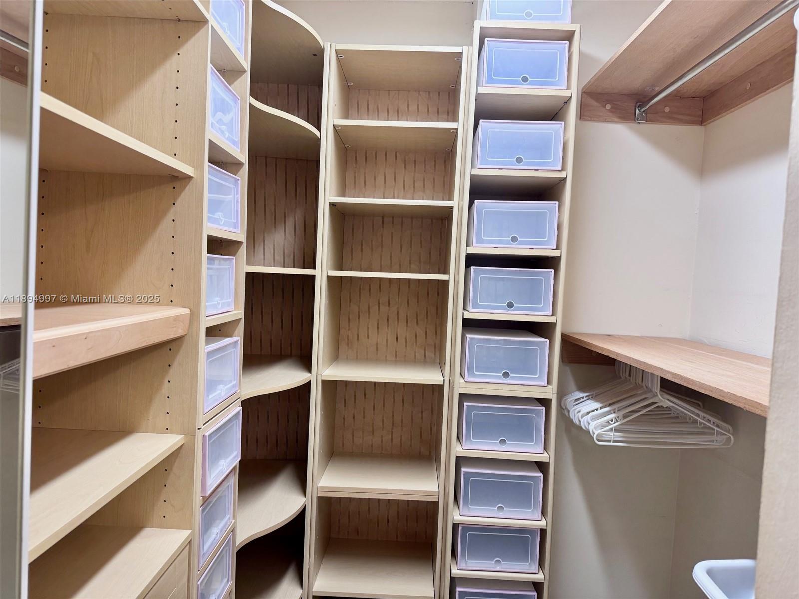 LE TRIANON CONDO - Residential Lease