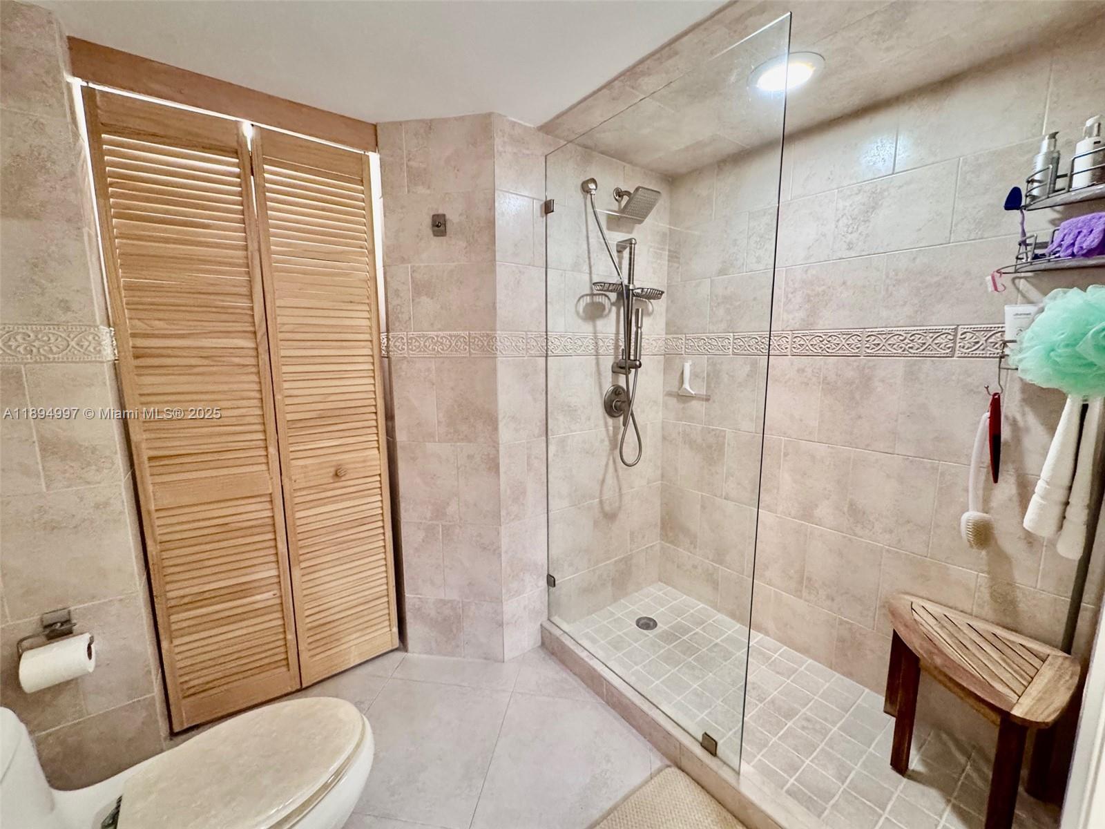 LE TRIANON CONDO - Residential Lease