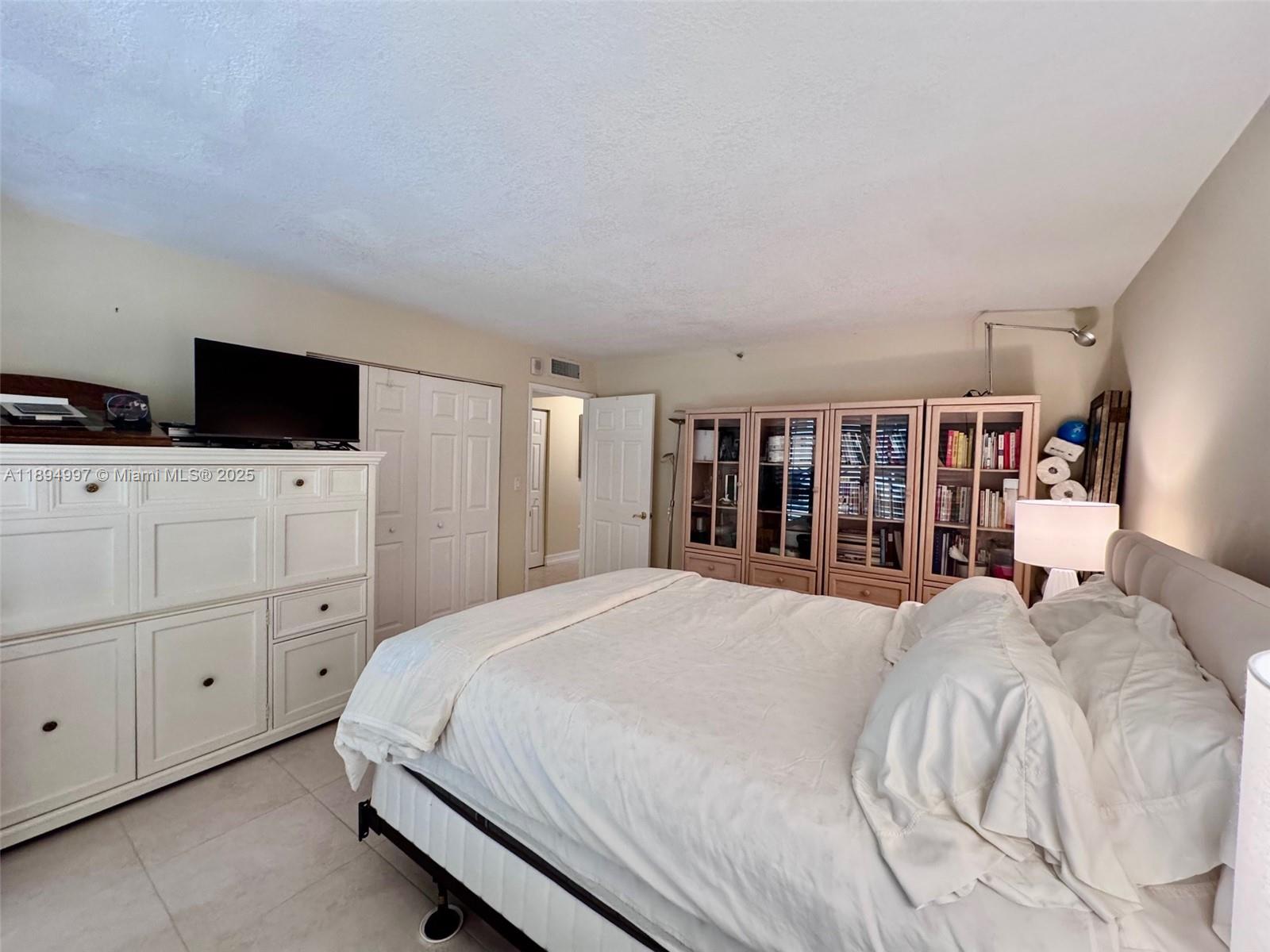 LE TRIANON CONDO - Residential Lease