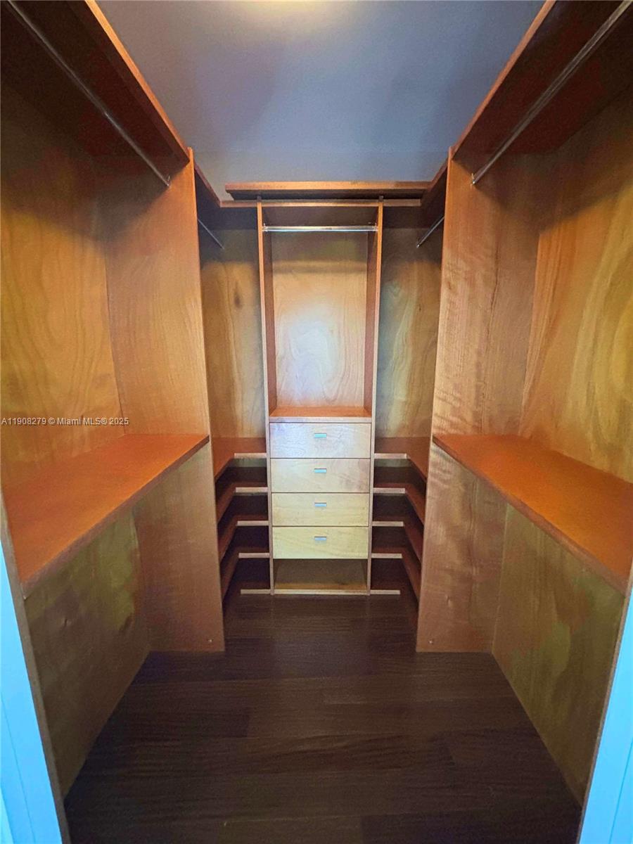 BLUE CONDO - Residential Lease