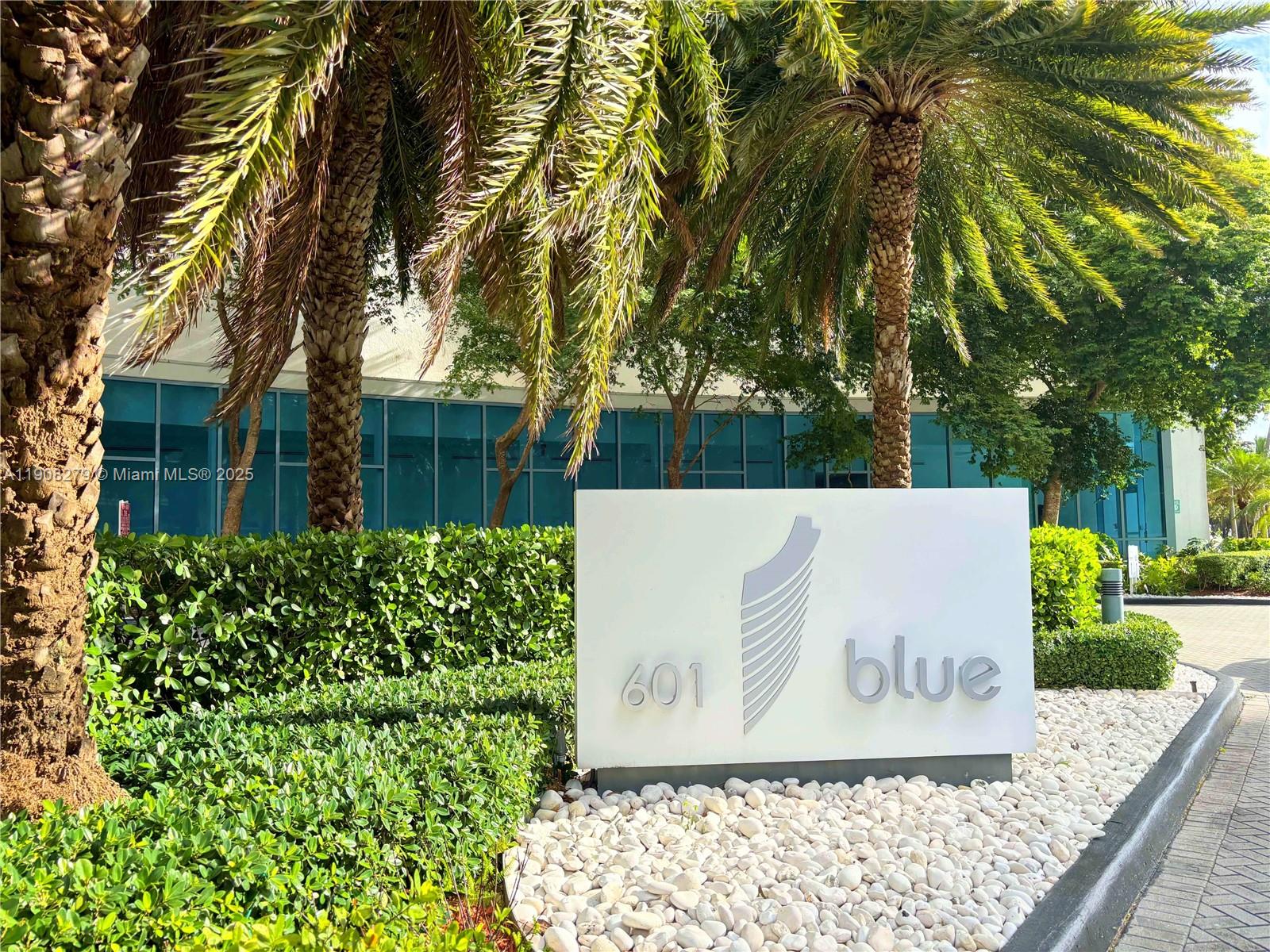 BLUE CONDO - Residential Lease