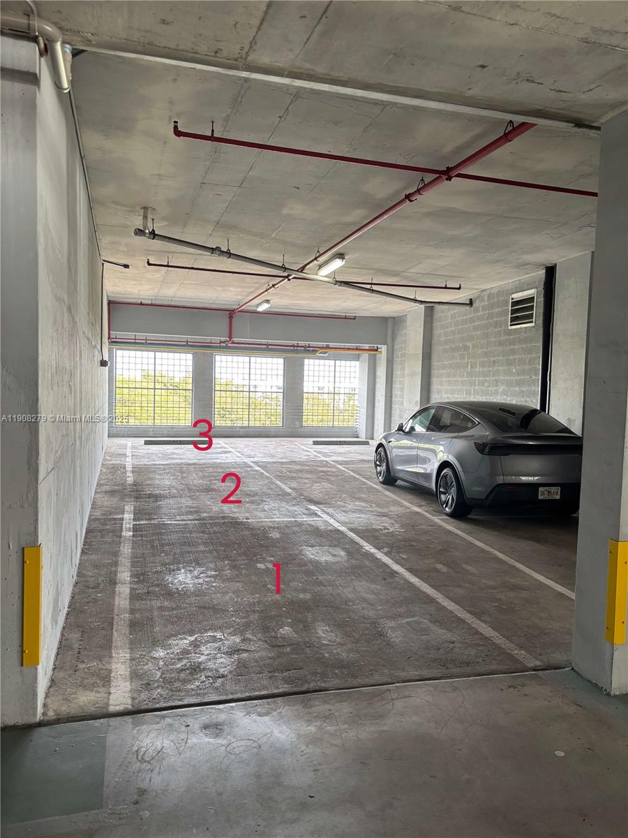 BLUE CONDO - Residential Lease