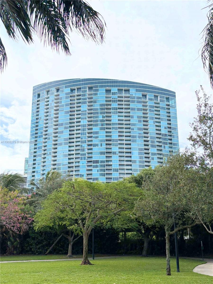 BLUE CONDO - Residential Lease