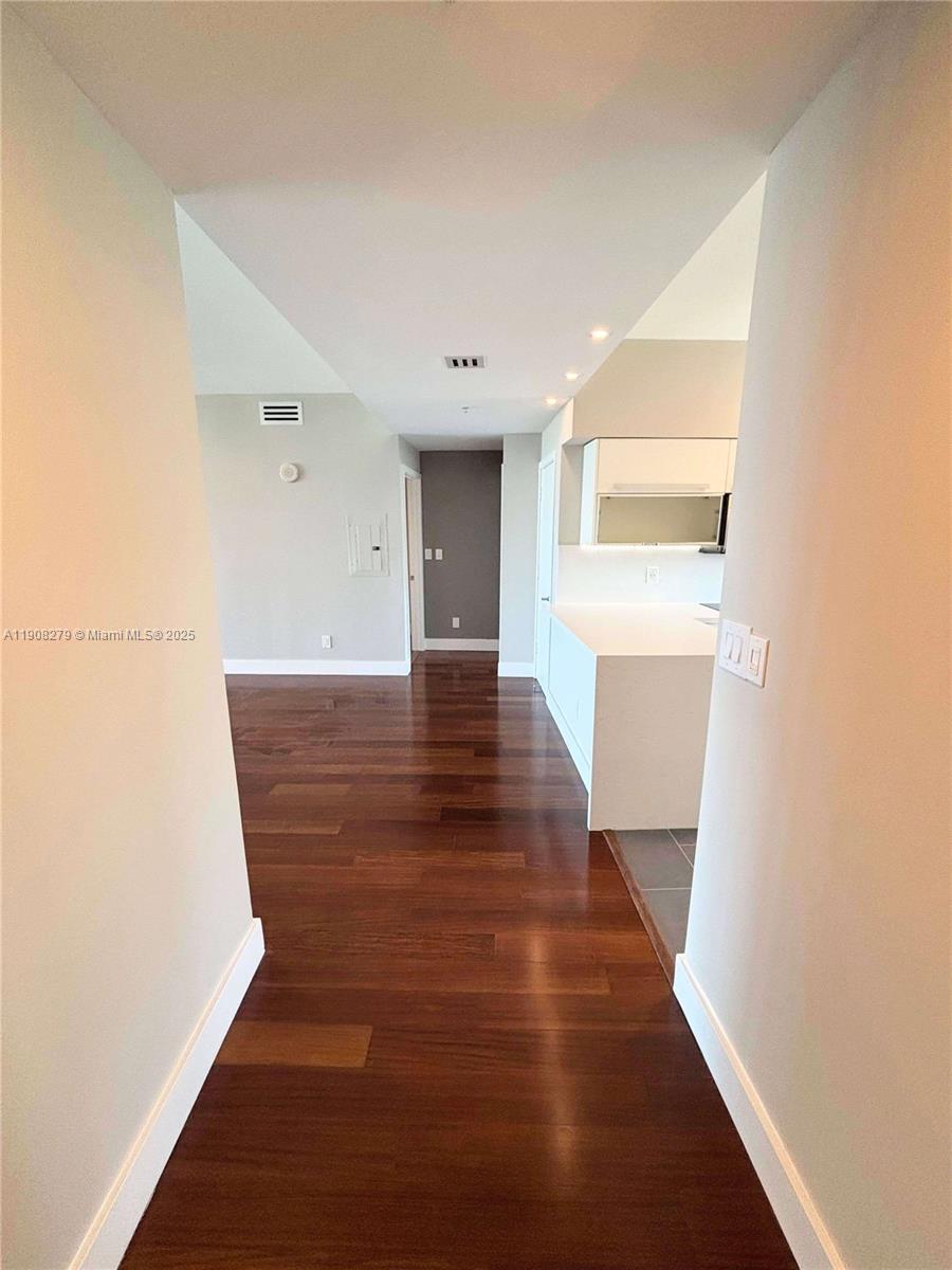 BLUE CONDO - Residential Lease