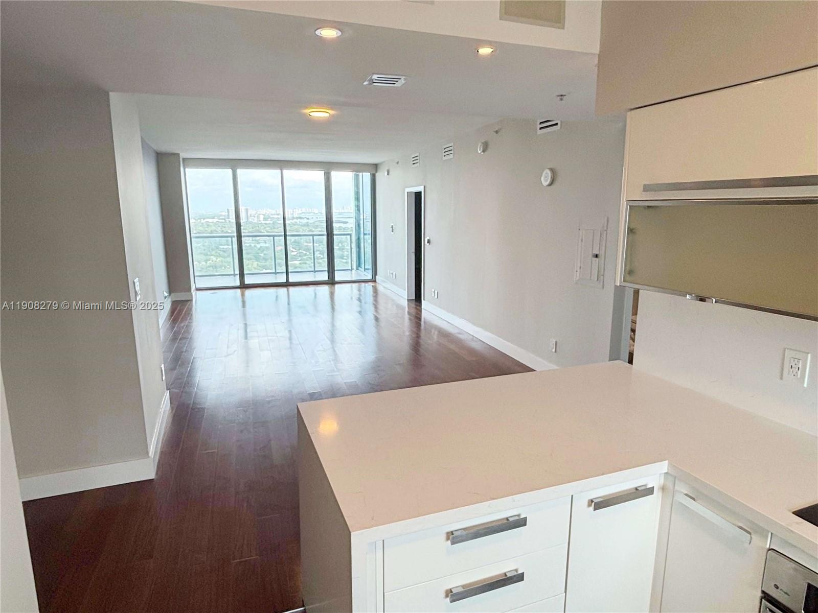 BLUE CONDO - Residential Lease