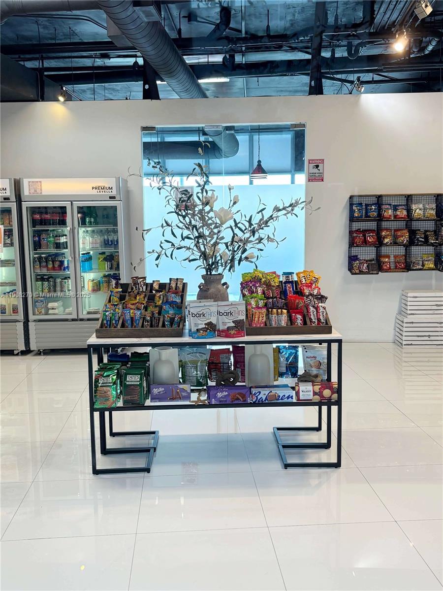 BLUE CONDO - Residential Lease