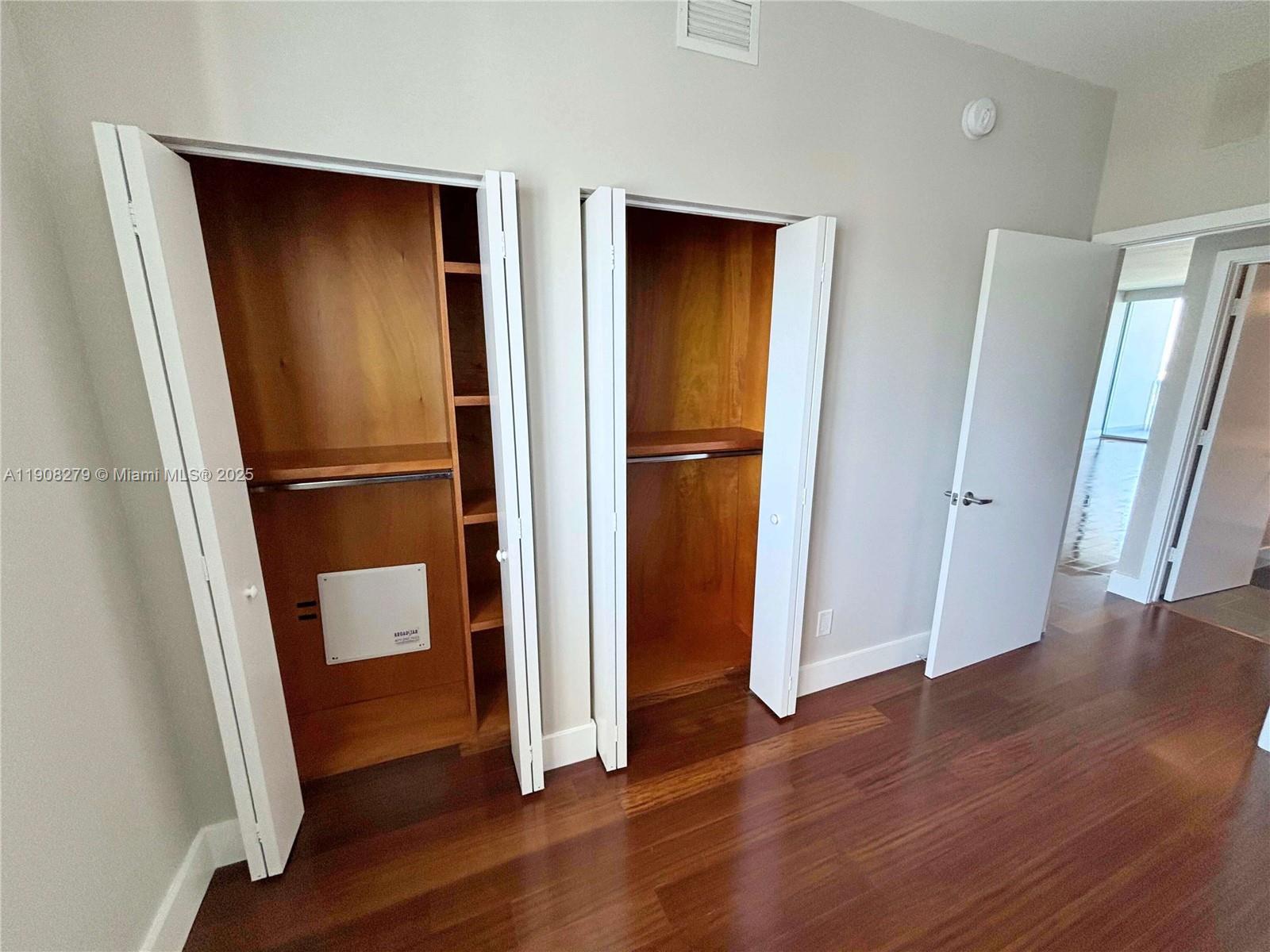 BLUE CONDO - Residential Lease