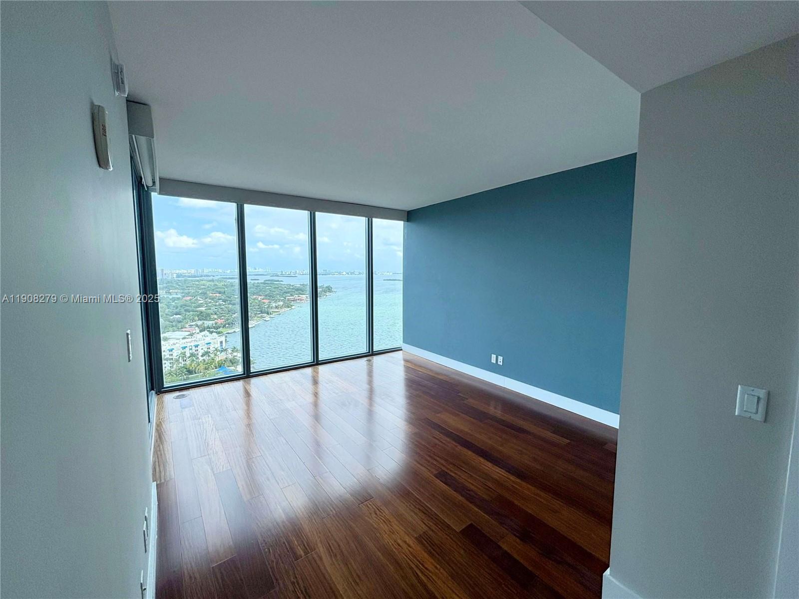 BLUE CONDO - Residential Lease
