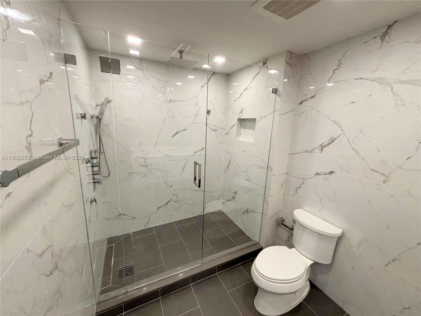 BLUE CONDO - Residential Lease