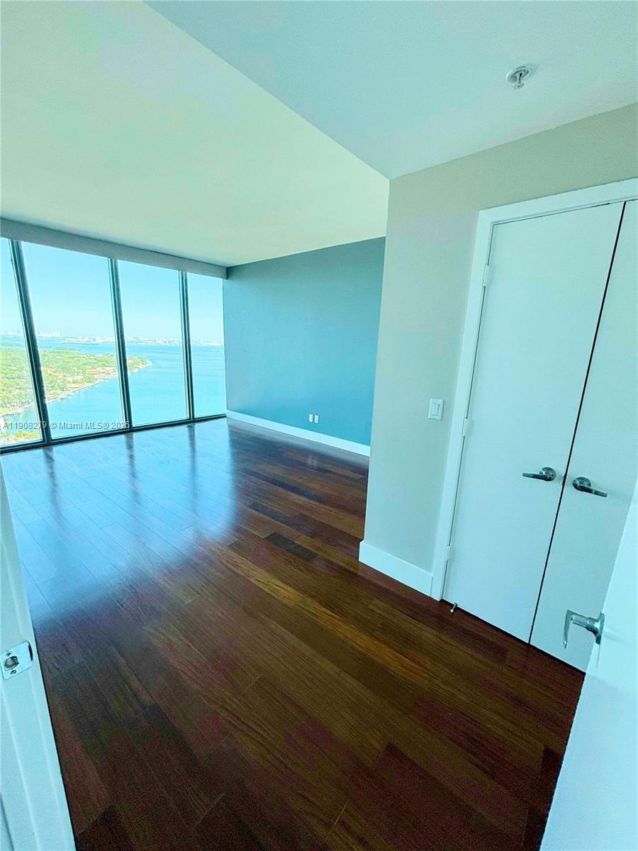 BLUE CONDO - Residential Lease