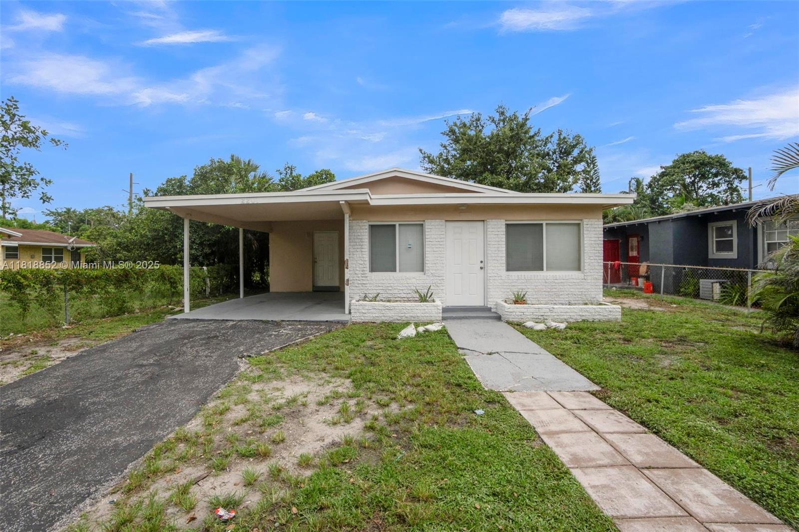 Rental Property at 2201 Nw 7th Ct, Fort Lauderdale, Broward County, Florida - Bedrooms: 5 
Bathrooms: 2  - $3,400 MO.