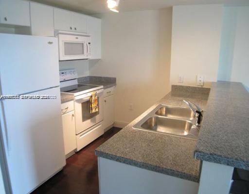 VILLAGGIO IN THE GROVE TO - Residential Lease