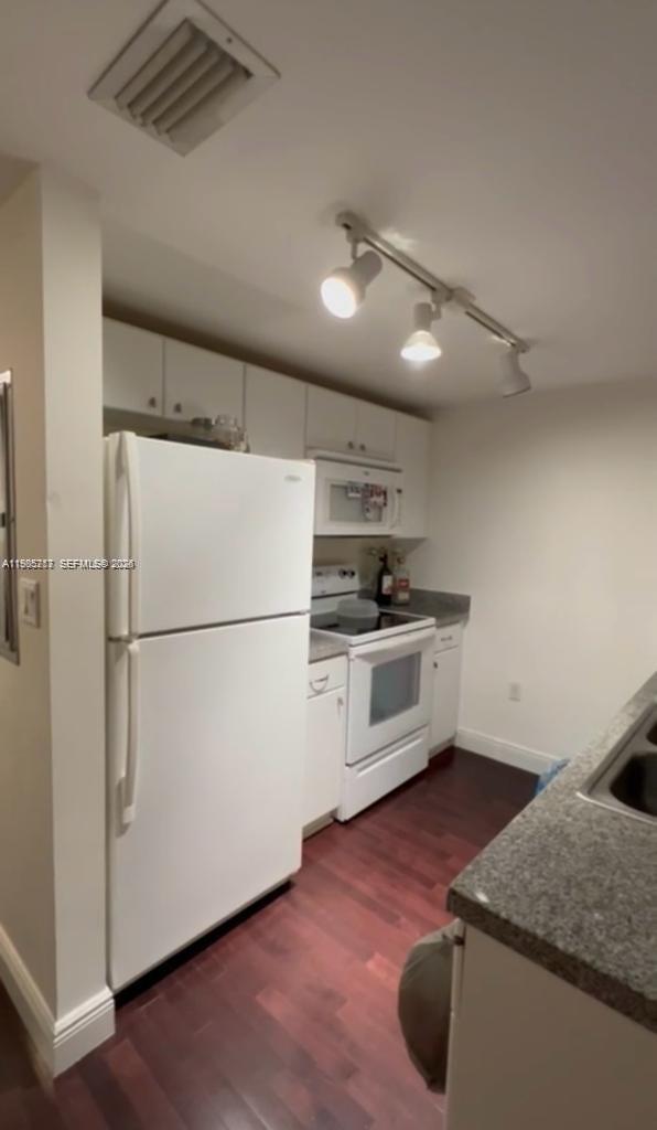 VILLAGGIO IN THE GROVE TO - Residential Lease