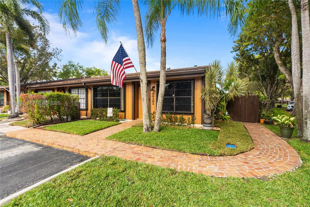 Photo of 10301 Laurel Ct, Pembroke Pines, FL 33026 (MLS # A11978965)