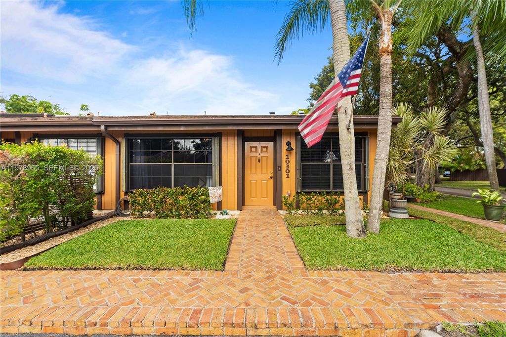 Photo of 10301 Laurel Ct, Pembroke Pines, FL 33026 (MLS # A11978965)