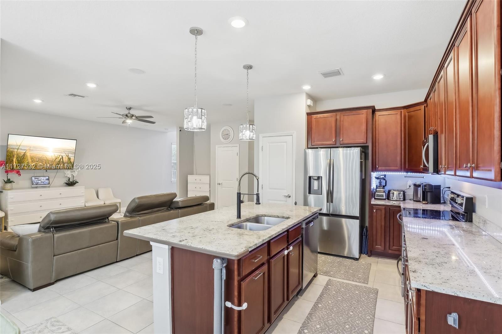 HILLCREST COUNTRY CLUB SO - Residential