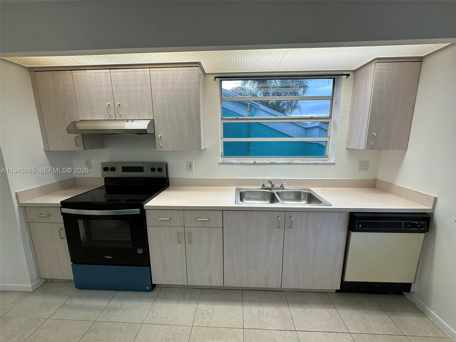 KEYS GATE CONDO NO THREE - Residential Lease