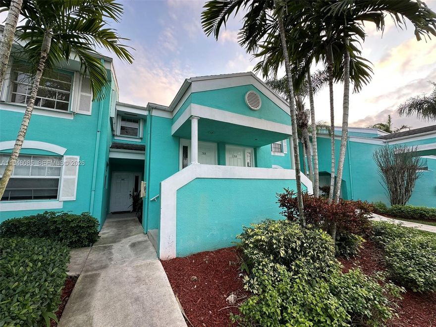 2 Bedrooms, 2 baths condo for rent in gated community of Centergate in Keys Gate. 1 assigned parking space. Rent includes water, internet, cable and alarm. Screened balcony. Resort living amenities include pool, spa, gym, clubhouse, theatre, billiard room, cards room, library and much more.
Must see!