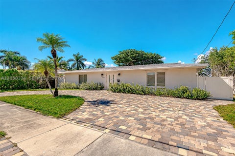 Tiny photo for 20950 NE 25th Ct, Miami, FL 33180 (MLS # A12058334)