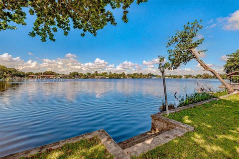 Tiny photo for 20950 NE 25th Ct, Miami, FL 33180 (MLS # A12058334)