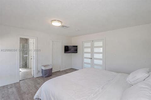Tiny photo for 20950 NE 25th Ct, Miami, FL 33180 (MLS # A12058334)