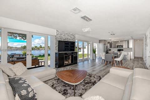 Tiny photo for 20950 NE 25th Ct, Miami, FL 33180 (MLS # A12058334)