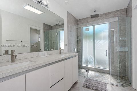 Tiny photo for 20950 NE 25th Ct, Miami, FL 33180 (MLS # A12058334)