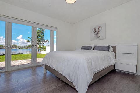 Tiny photo for 20950 NE 25th Ct, Miami, FL 33180 (MLS # A12058334)