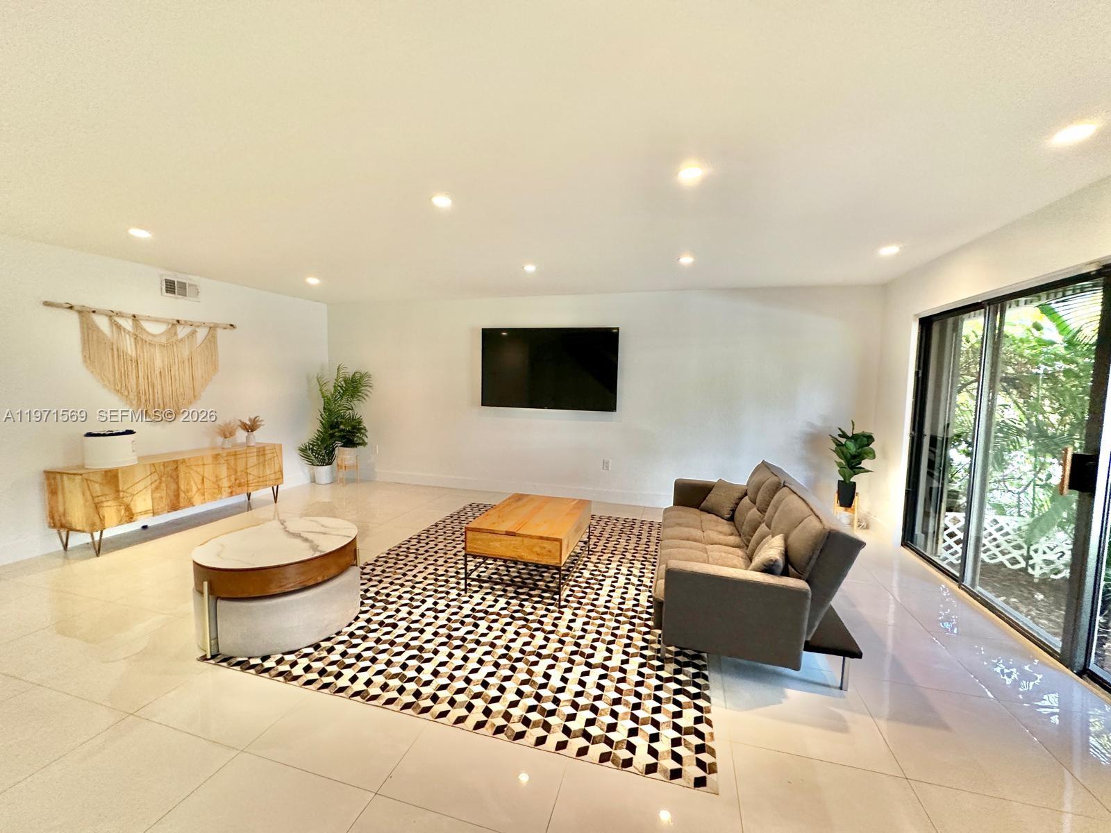 3736 NE 166th St 114