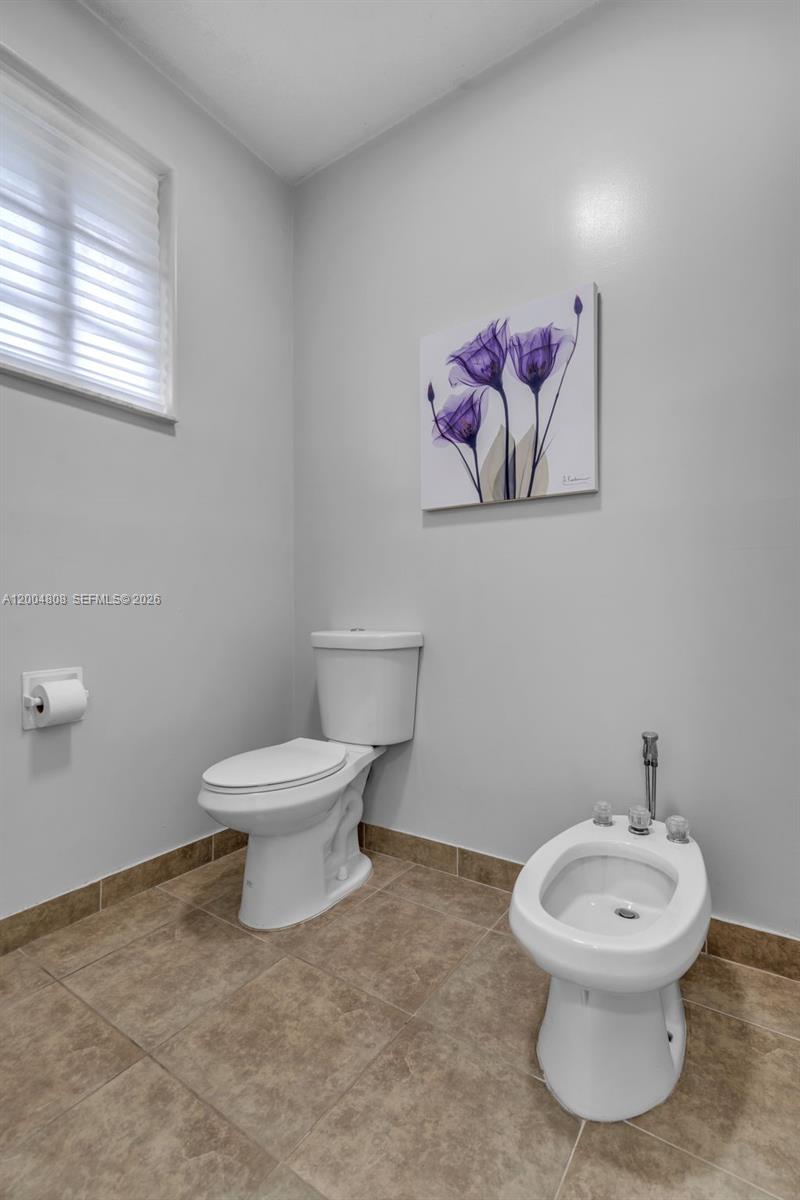 ROYAL LAKES 1ST ADDN - Residential