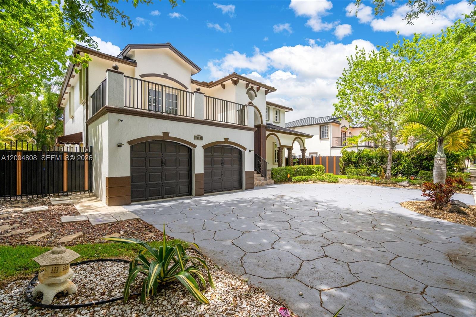 ROYAL LAKES 1ST ADDN - Residential