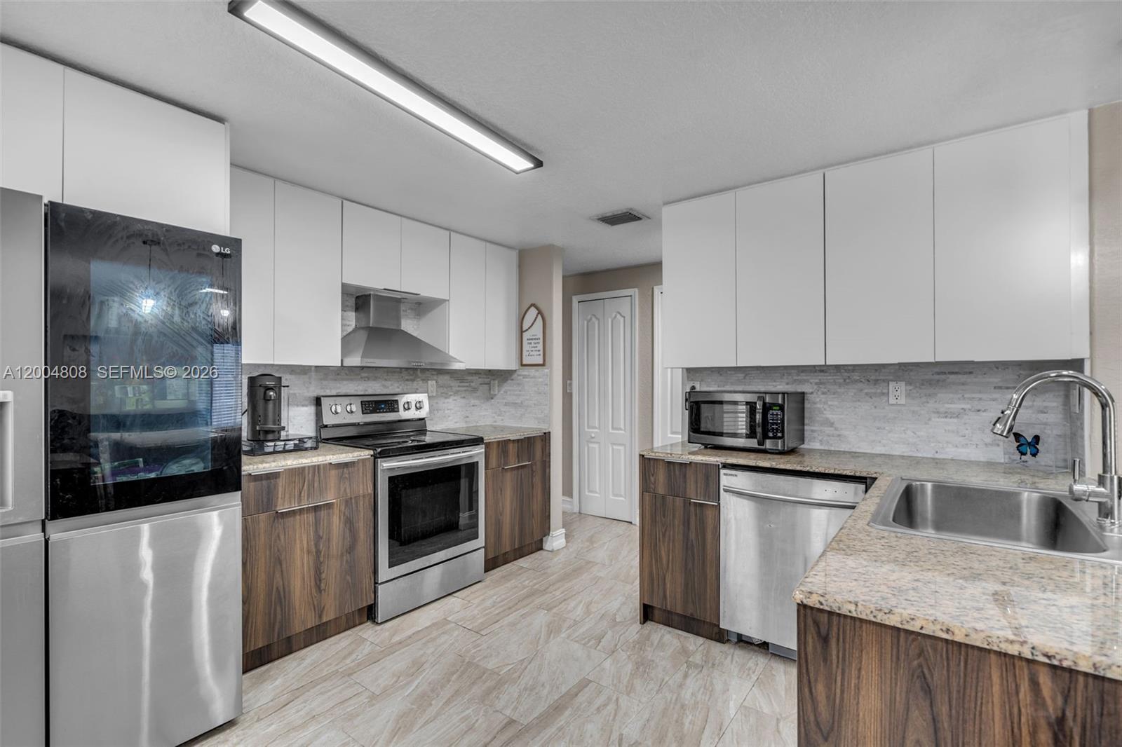 ROYAL LAKES 1ST ADDN - Residential