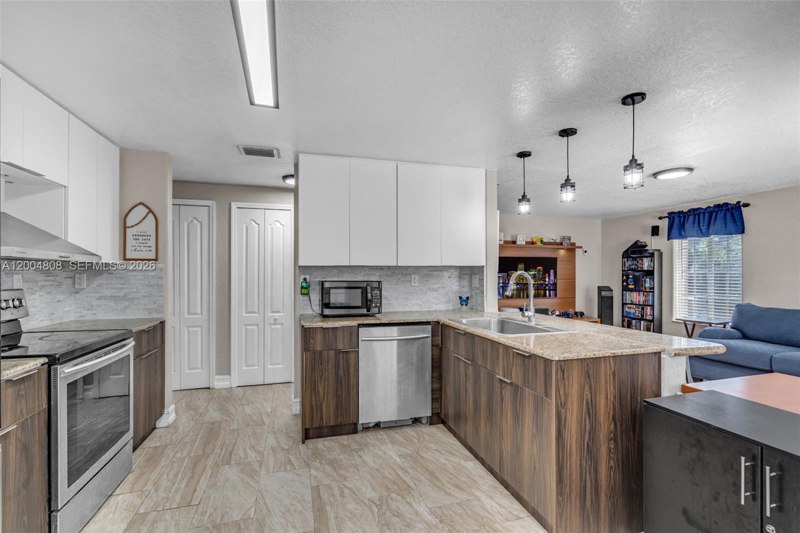ROYAL LAKES 1ST ADDN - Residential