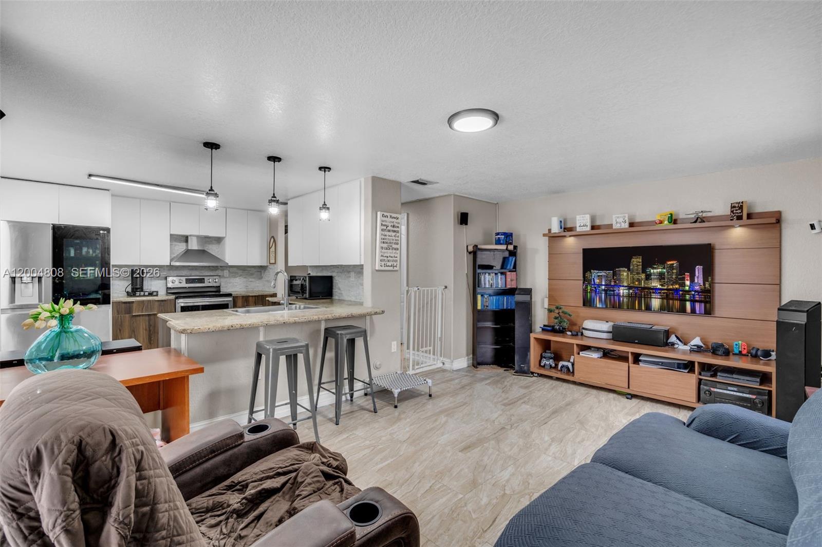 ROYAL LAKES 1ST ADDN - Residential