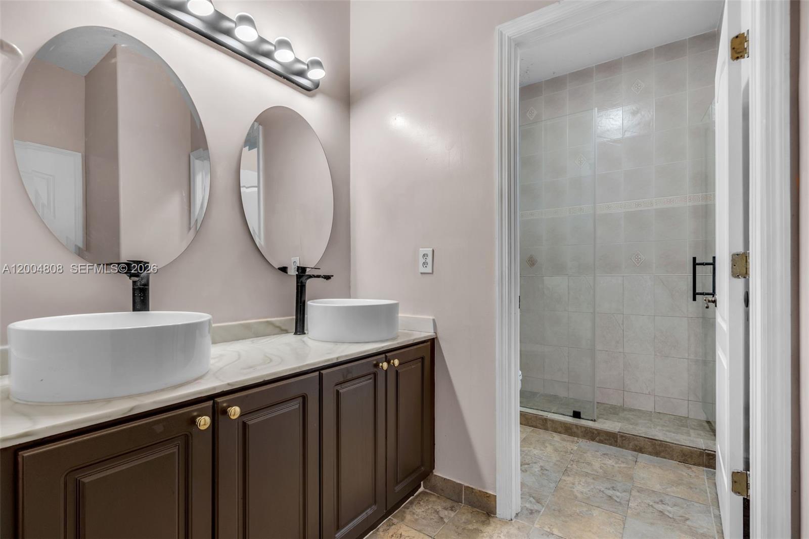 ROYAL LAKES 1ST ADDN - Residential