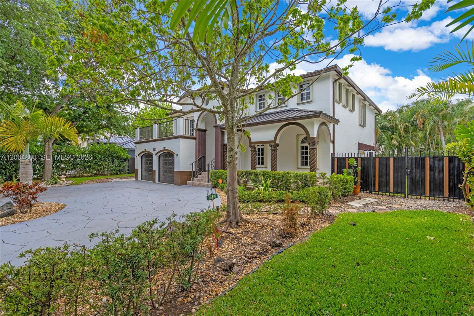ROYAL LAKES 1ST ADDN - Residential